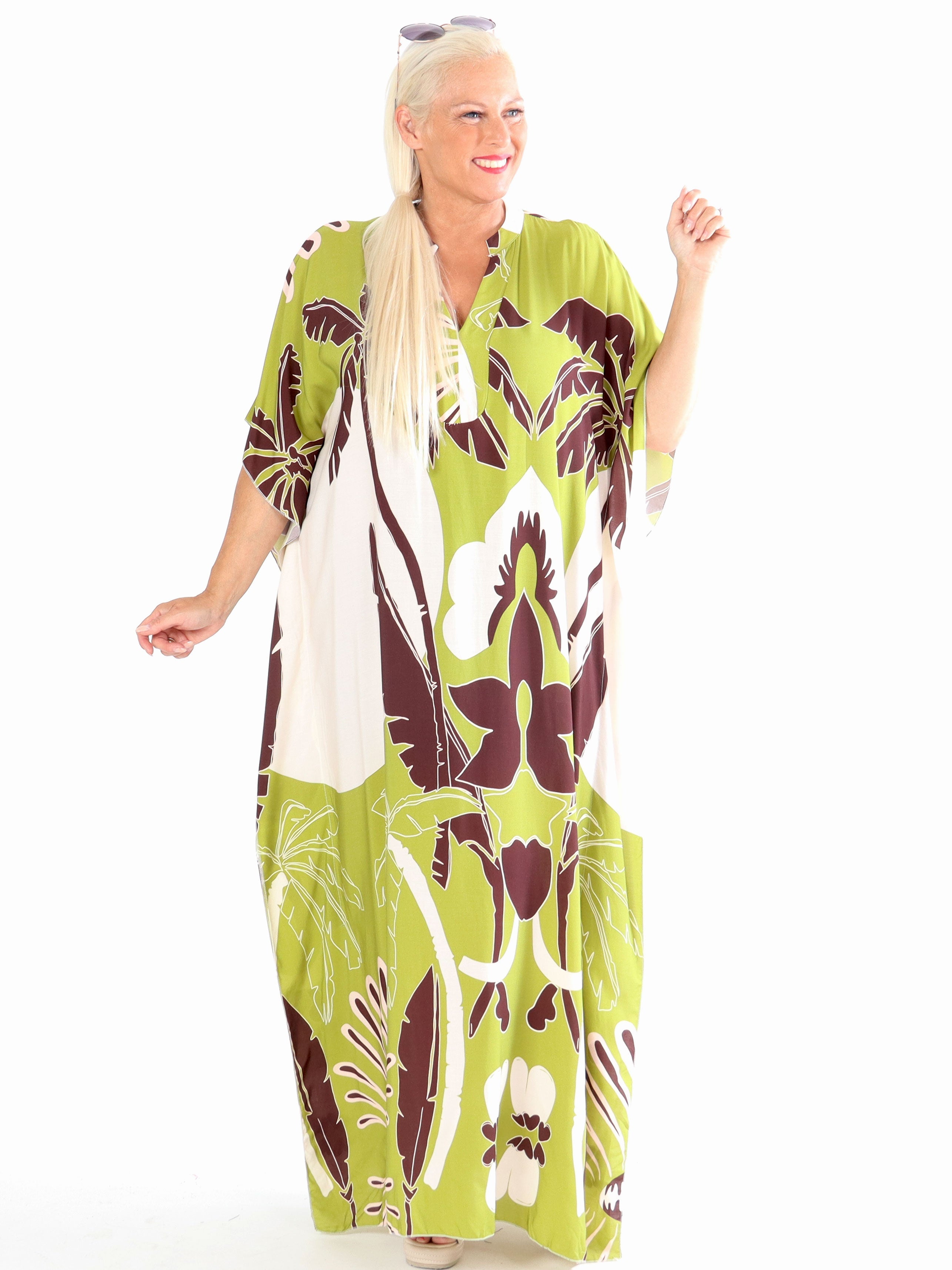 Ilya - Lång plus size klänning med fint mönster - Green